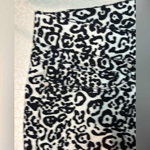 ANN TAYLOR | ladies modern fit animal print pants. Size: 14 - Picture 10 of 14